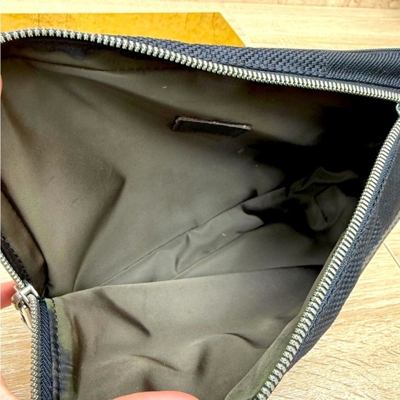 LOUIS VUITTON Black Damier Geant
Archer Waist Bag Unisex - Picture 8 of 10